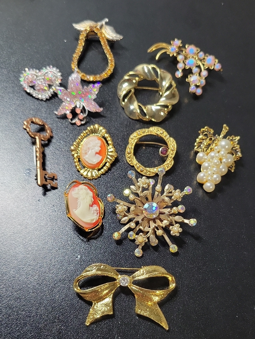Lot Of 11 Womens Vintage Brooches